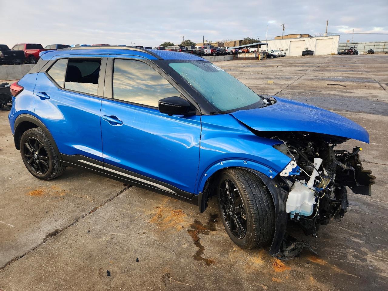 2022 NISSAN KICKS SR photo 4