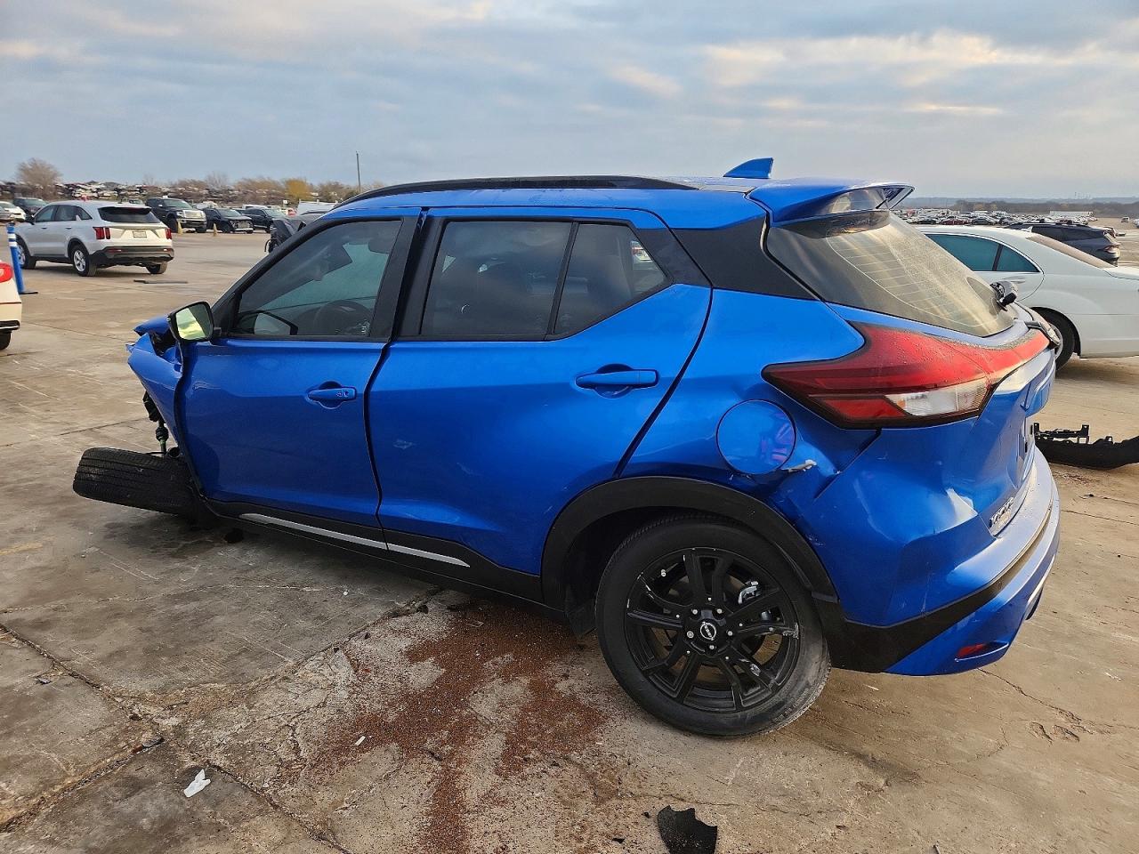 2022 NISSAN KICKS SR photo 2