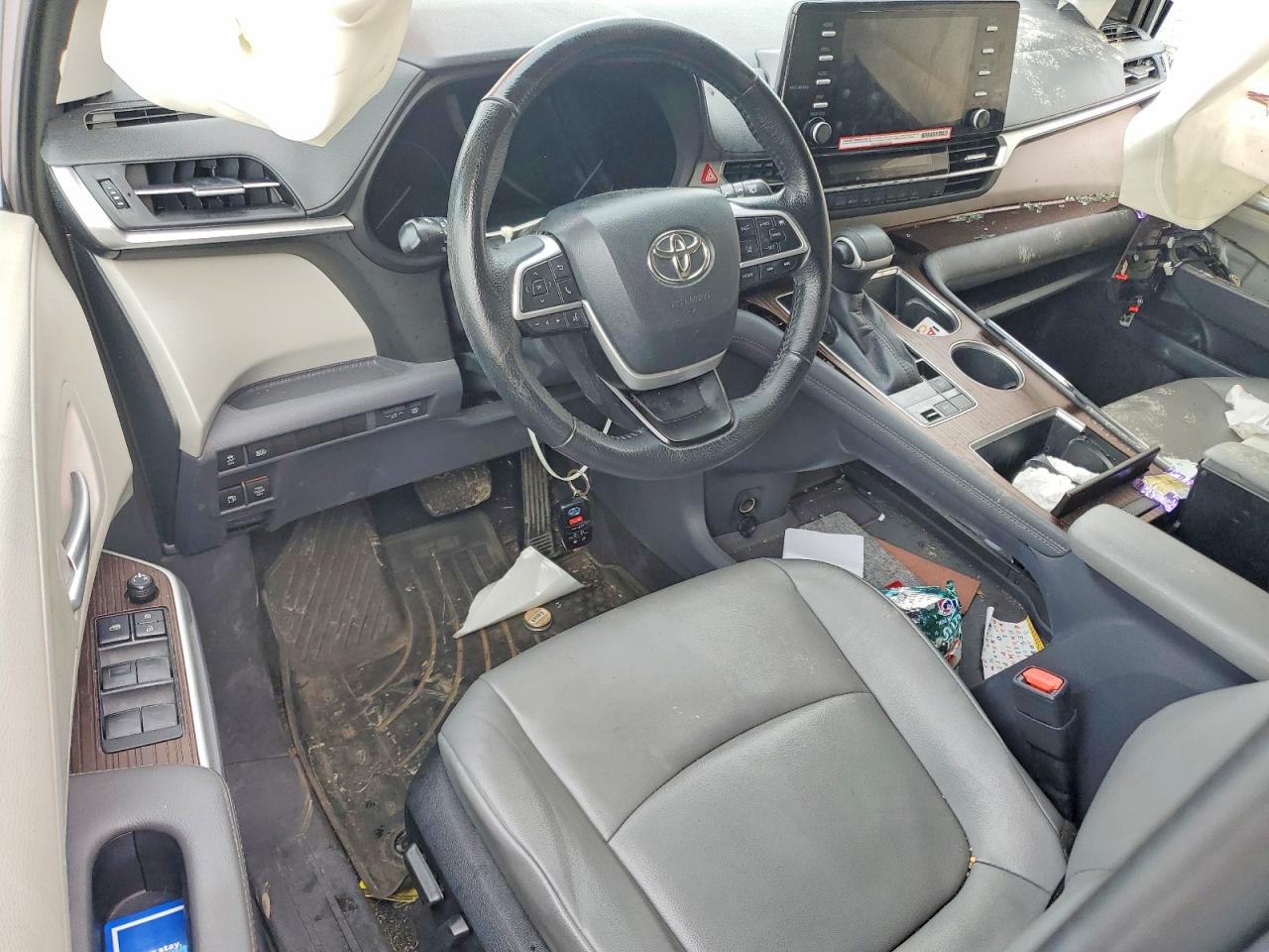 2022 TOYOTA SIENNA XLE photo 8