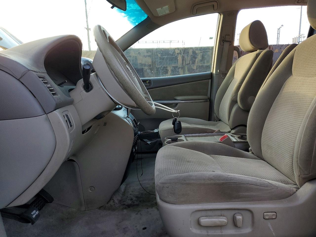 2007 TOYOTA SIENNA CE photo 7