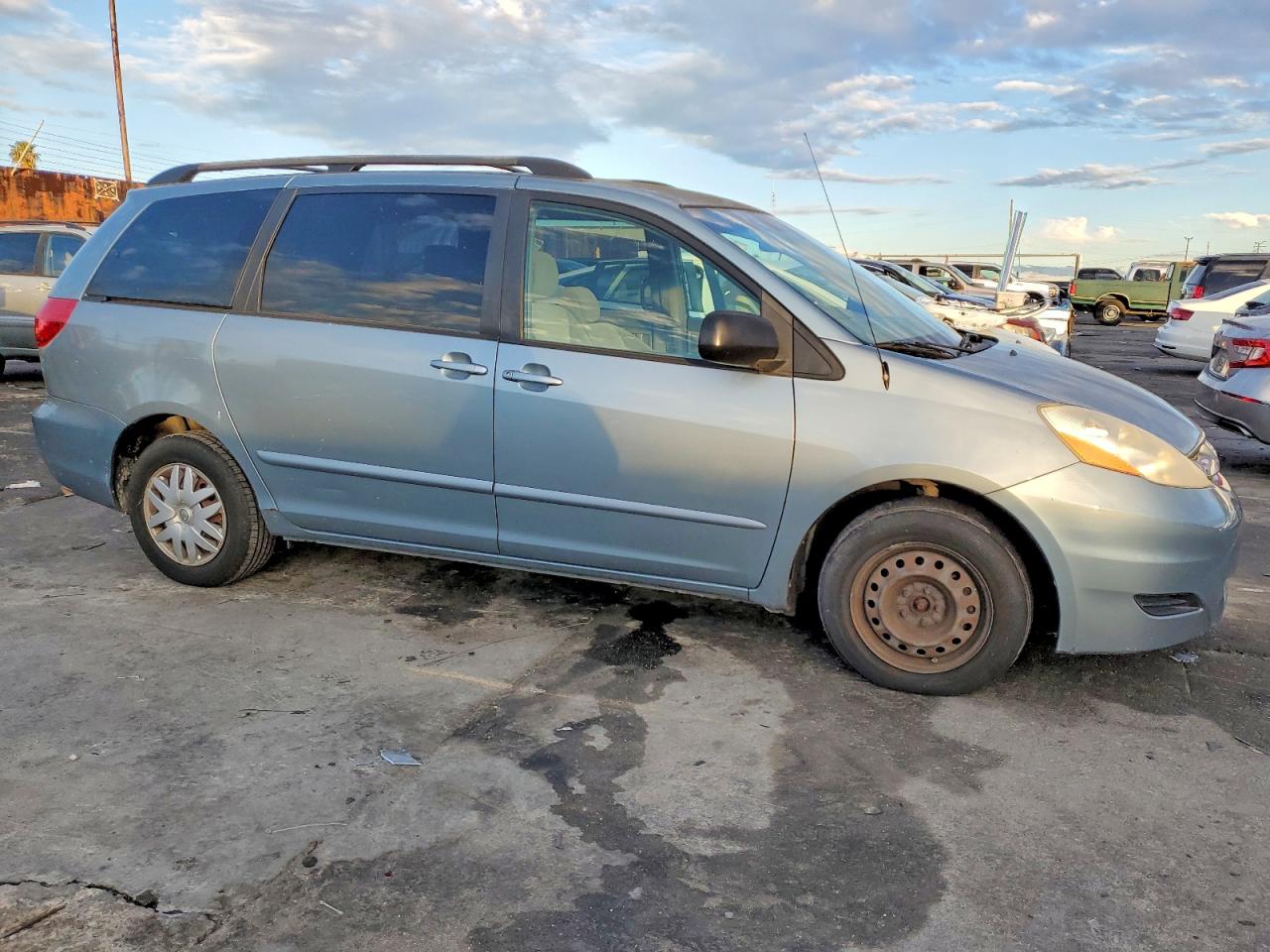 2007 TOYOTA SIENNA CE photo 4