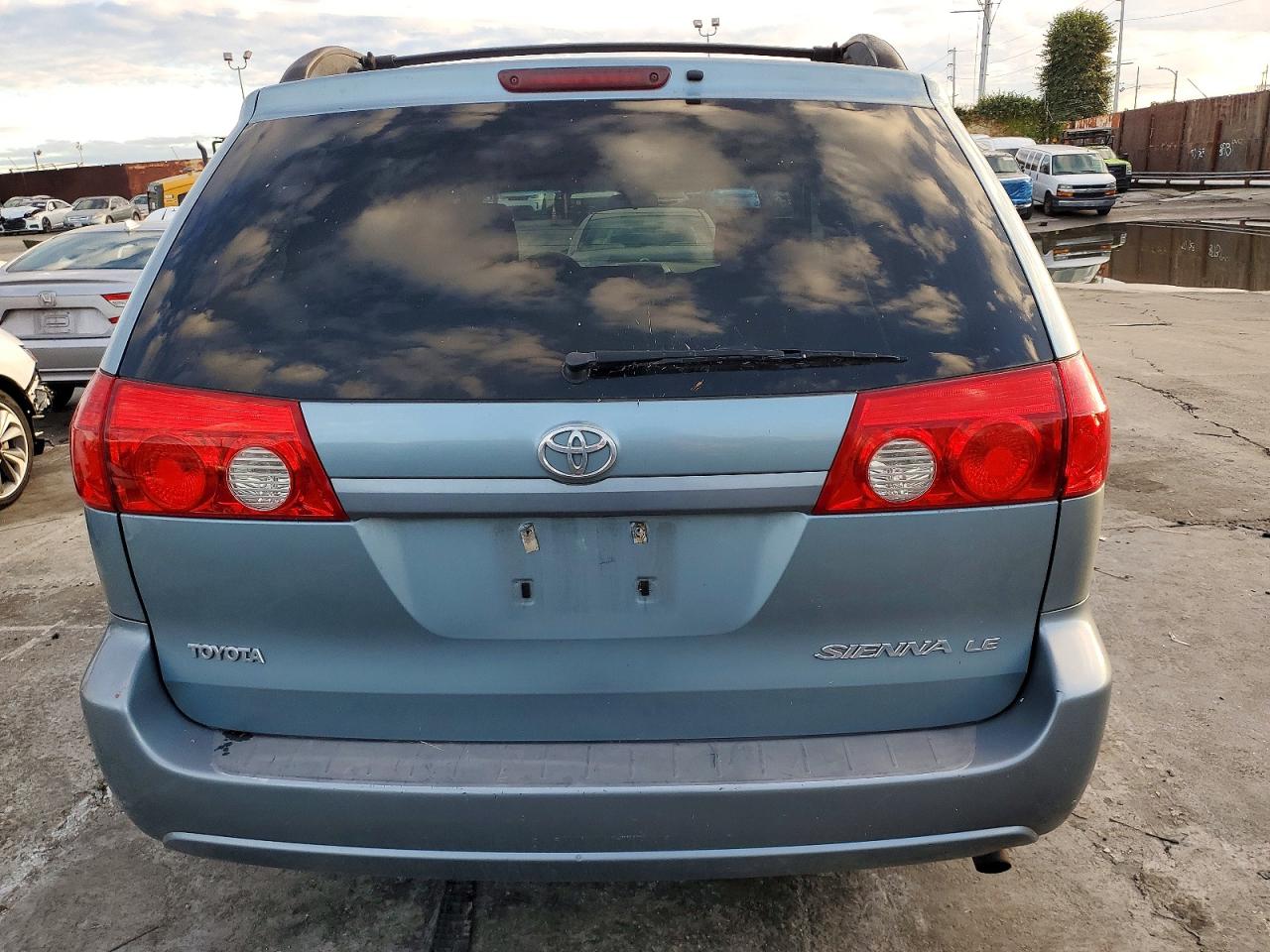 2007 TOYOTA SIENNA CE photo 6