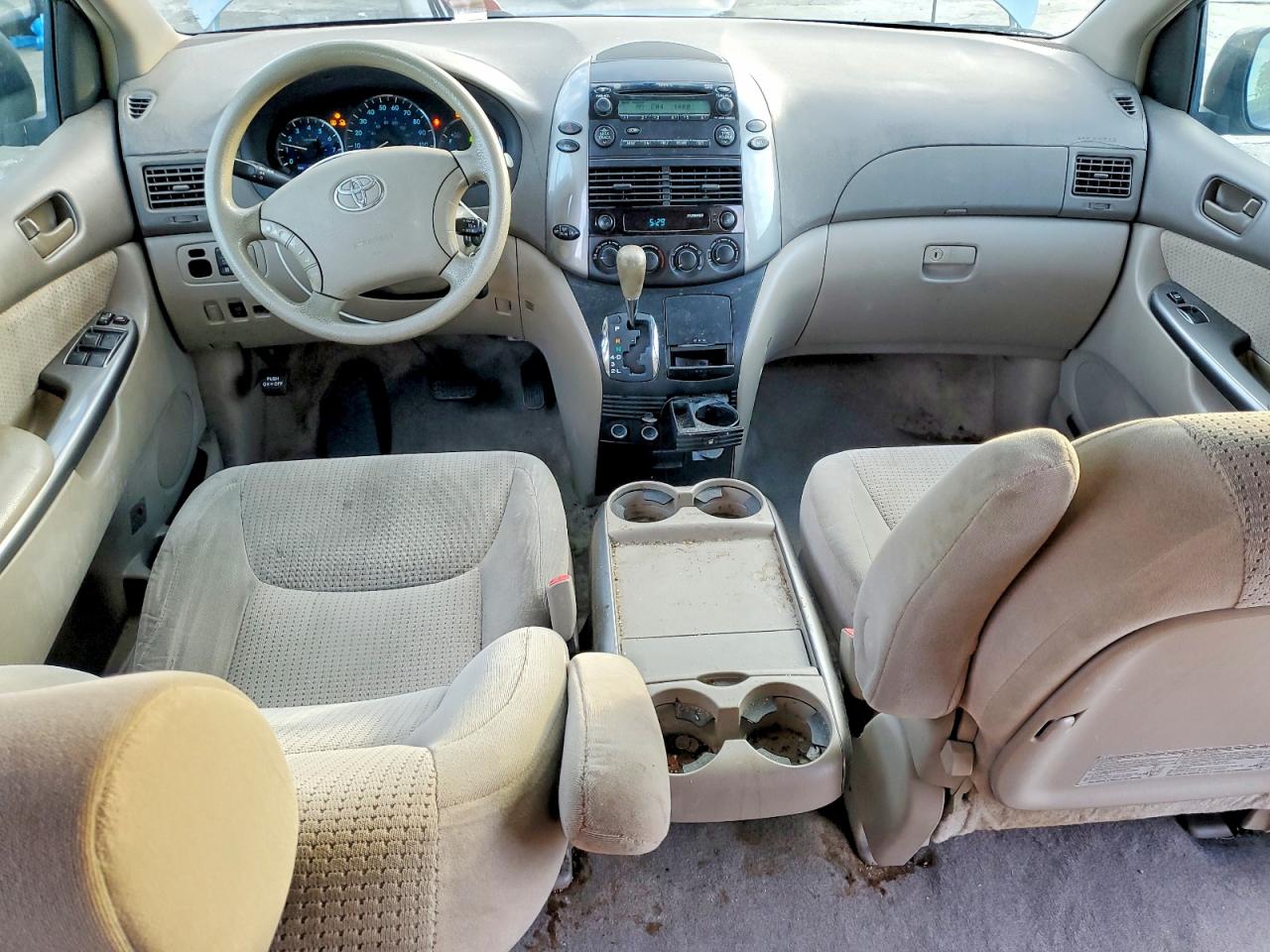 2007 TOYOTA SIENNA CE photo 8