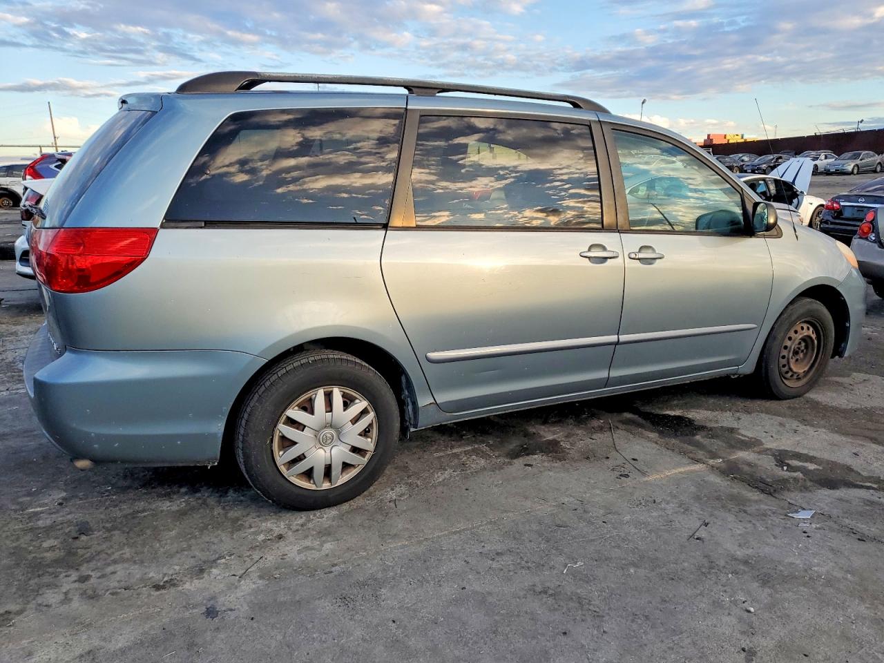 2007 TOYOTA SIENNA CE photo 3