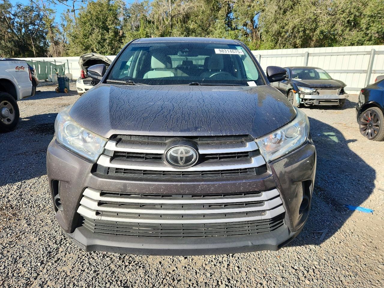 2018 TOYOTA HIGHLANDER LE photo 9