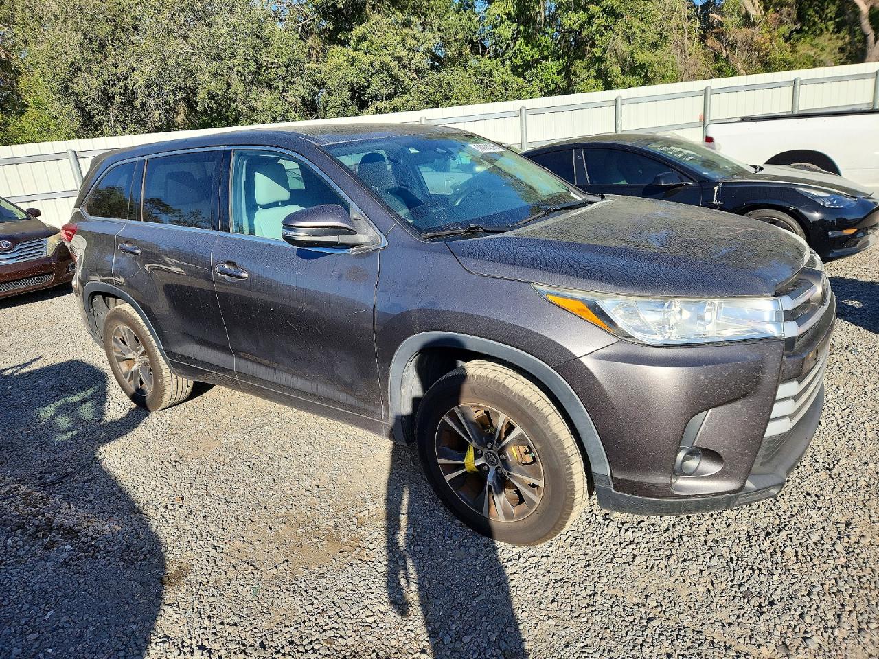 2018 TOYOTA HIGHLANDER LE photo 7