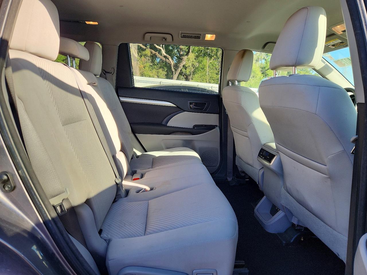 2018 TOYOTA HIGHLANDER LE photo 19