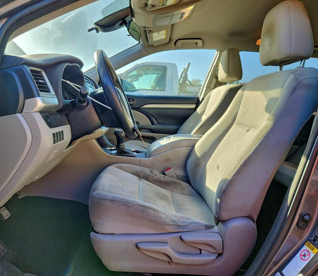 2018 TOYOTA HIGHLANDER LE photo 13