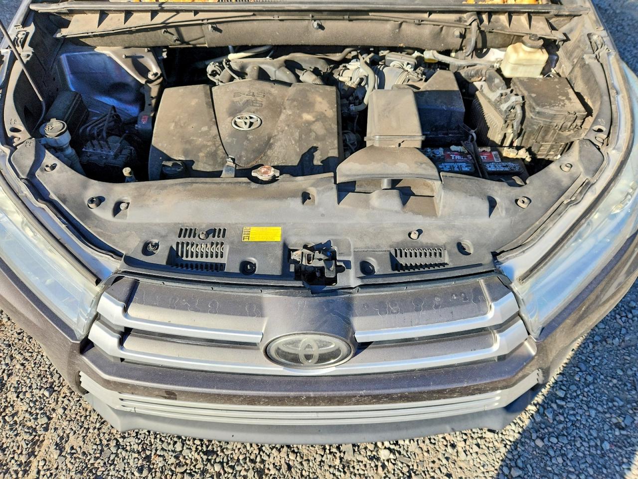 2018 TOYOTA HIGHLANDER LE photo 21