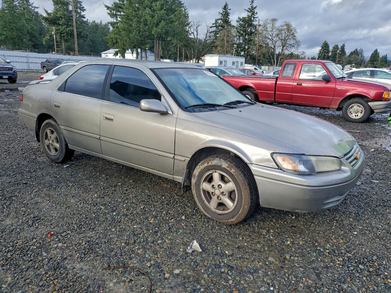 1997 TOYOTA CAMRY LE photo 4