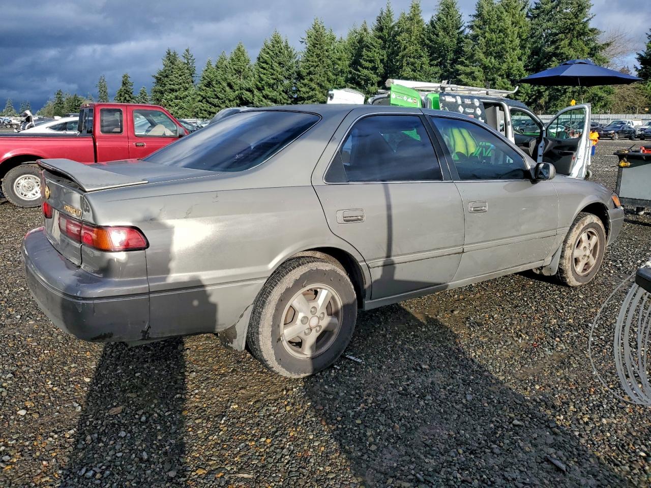1997 TOYOTA CAMRY LE photo 3