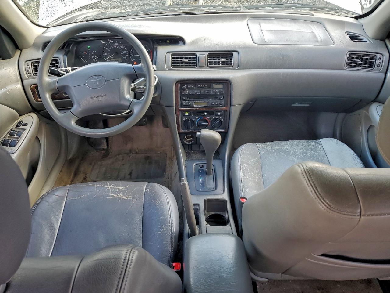 1997 TOYOTA CAMRY LE photo 8