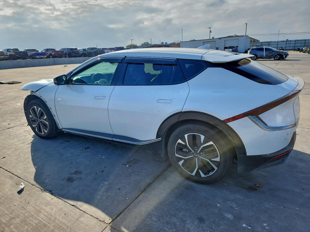 2022 KIA EV6 LIGHT photo 2