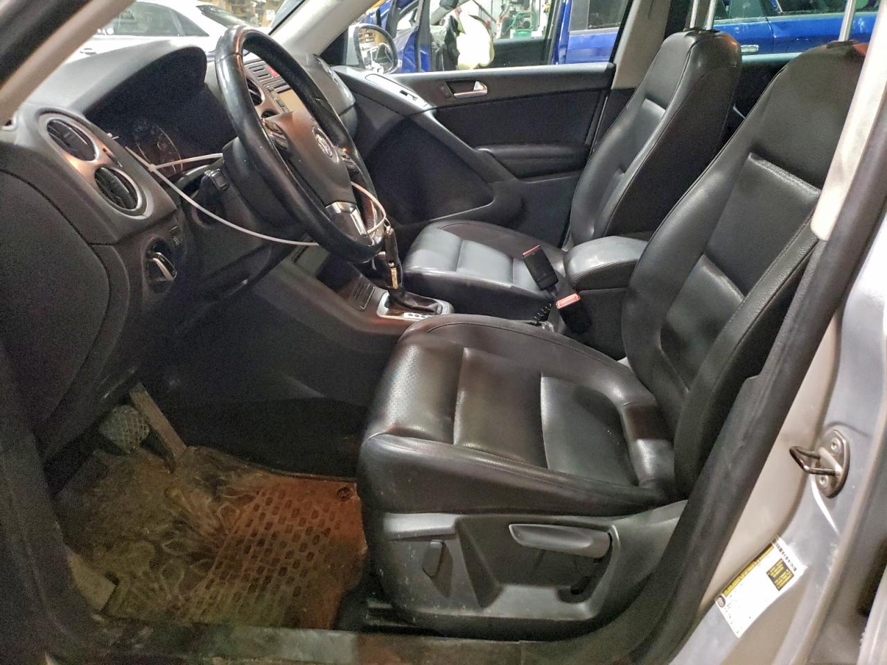 2011 VOLKSWAGEN TIGUAN S photo 7