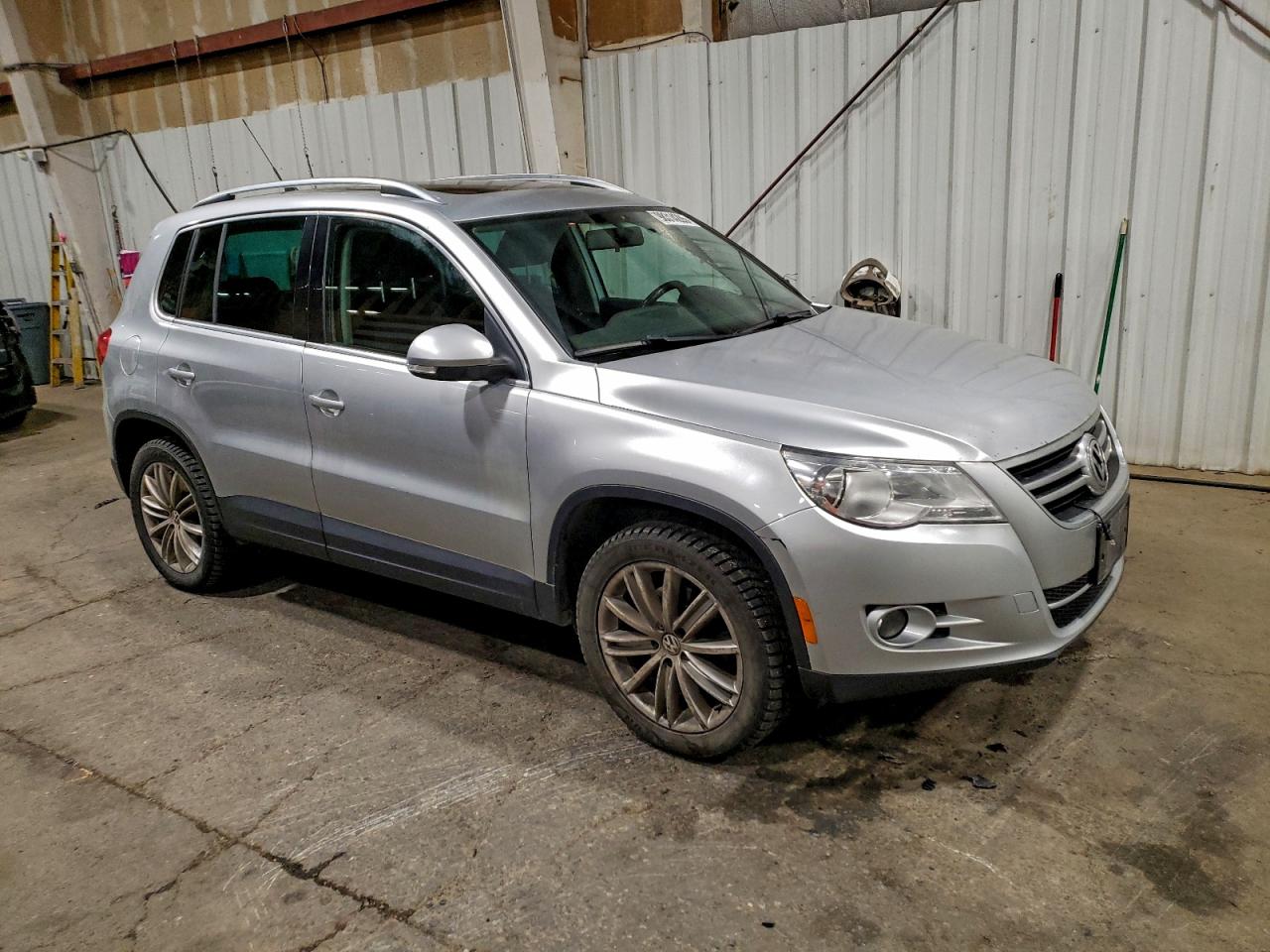 2011 VOLKSWAGEN TIGUAN S photo 4