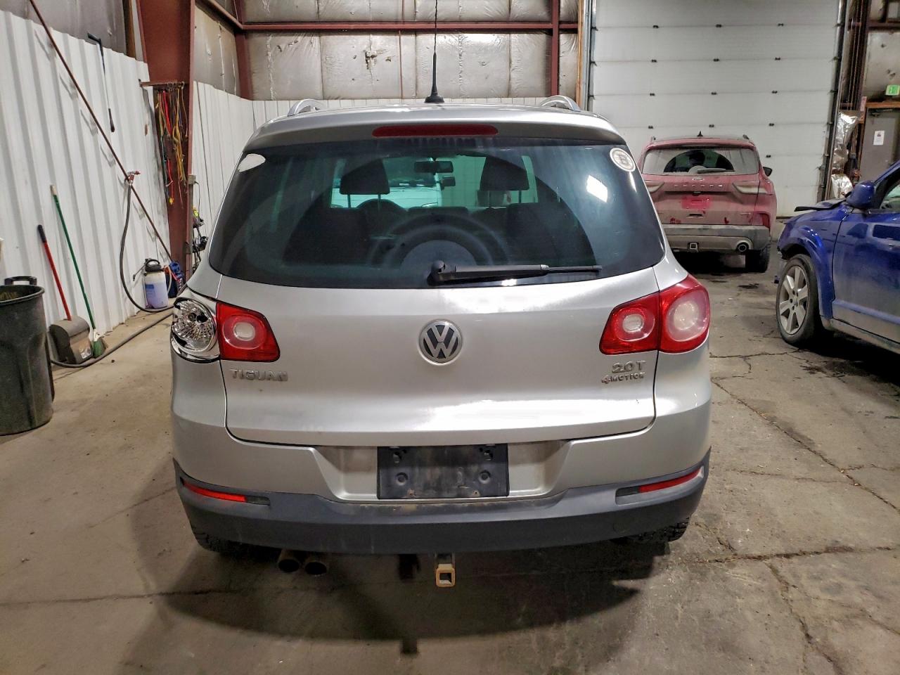 2011 VOLKSWAGEN TIGUAN S photo 6