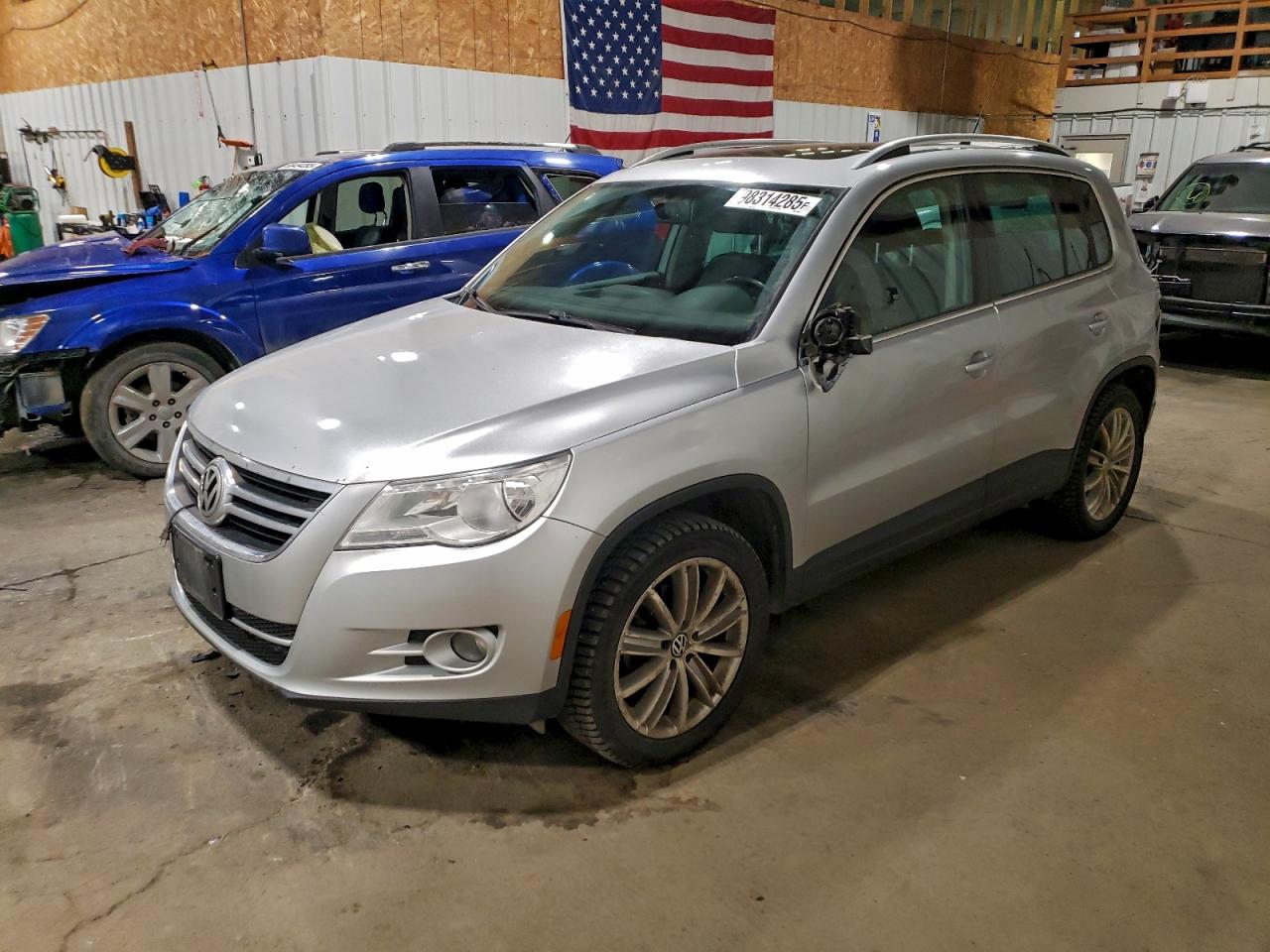 2011 VOLKSWAGEN TIGUAN