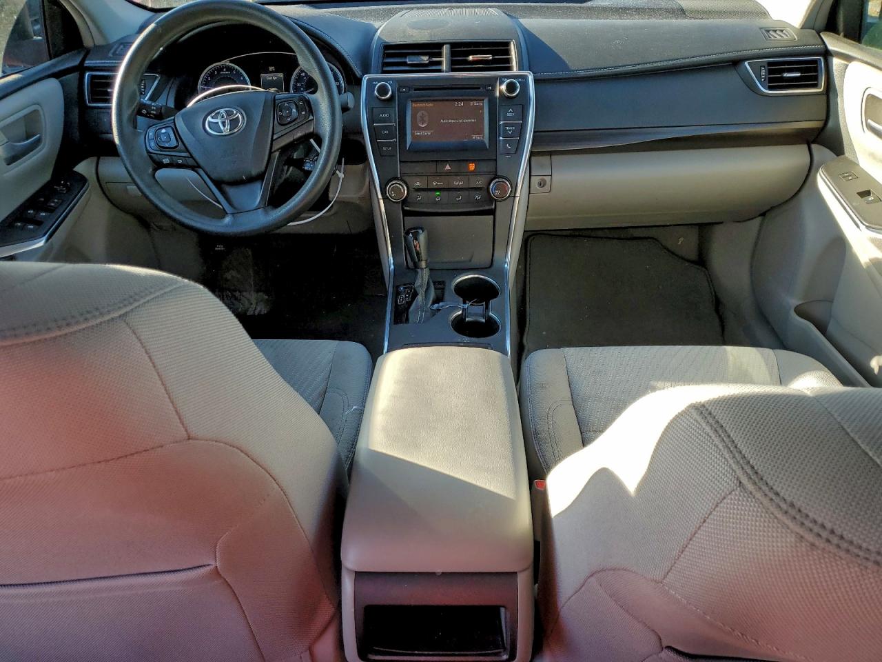 2016 TOYOTA CAMRY LE photo 8