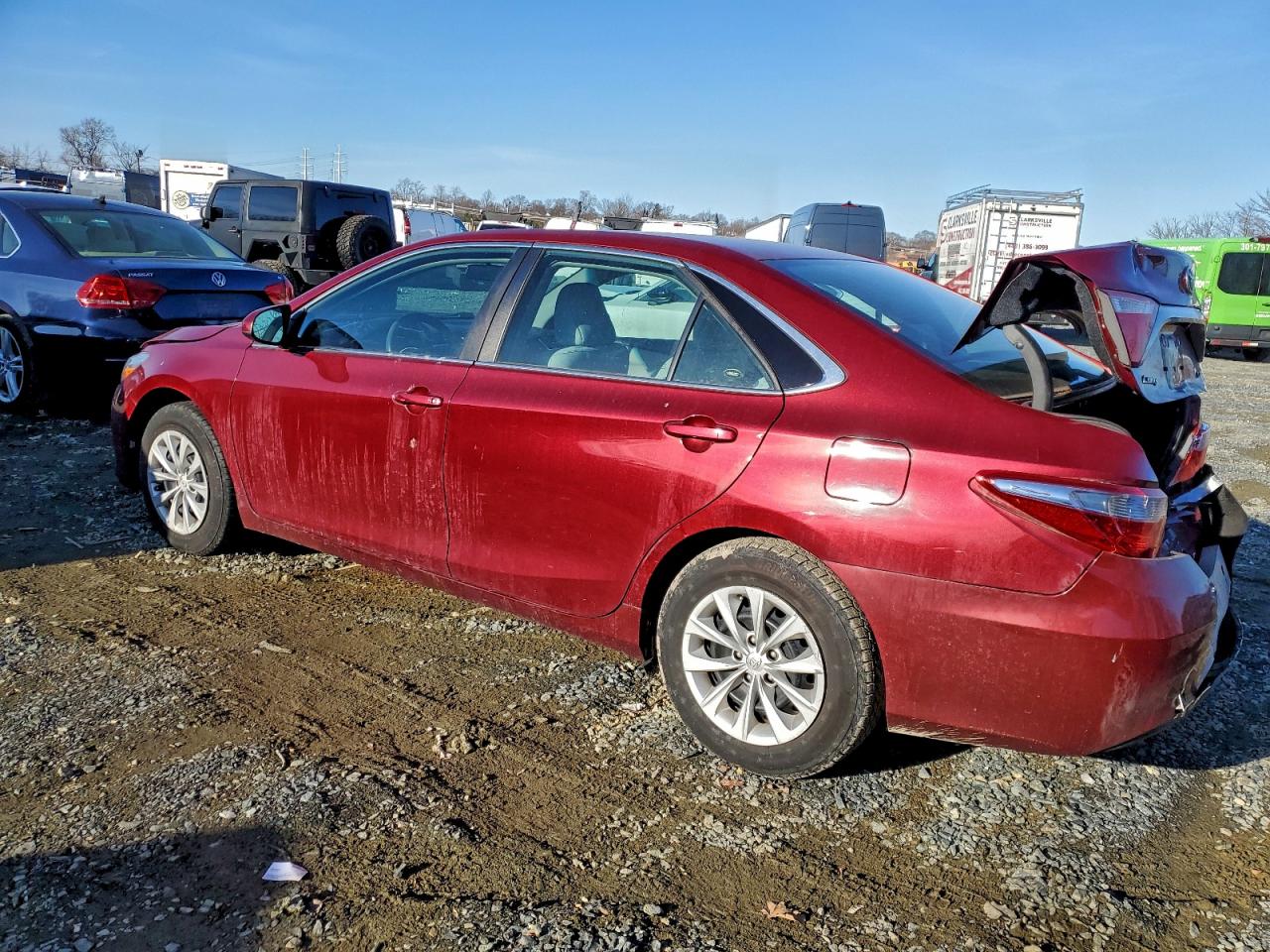 2016 TOYOTA CAMRY LE photo 2
