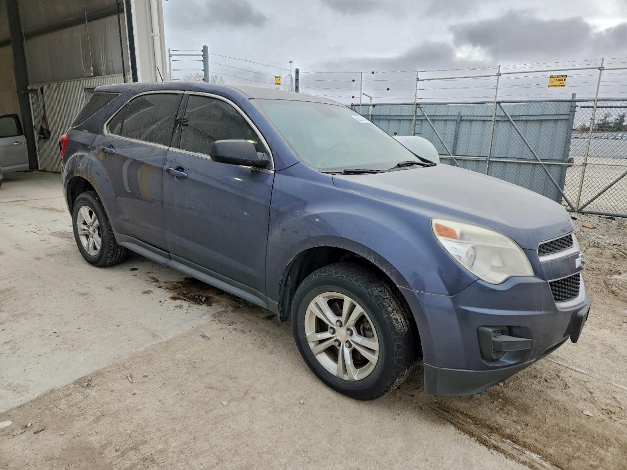 2014 CHEVROLET EQUINOX LS photo 4