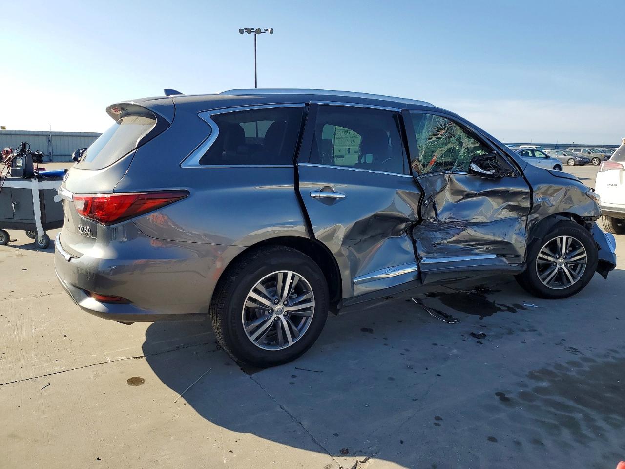 2020 INFINITI QX60 LUXE photo 3