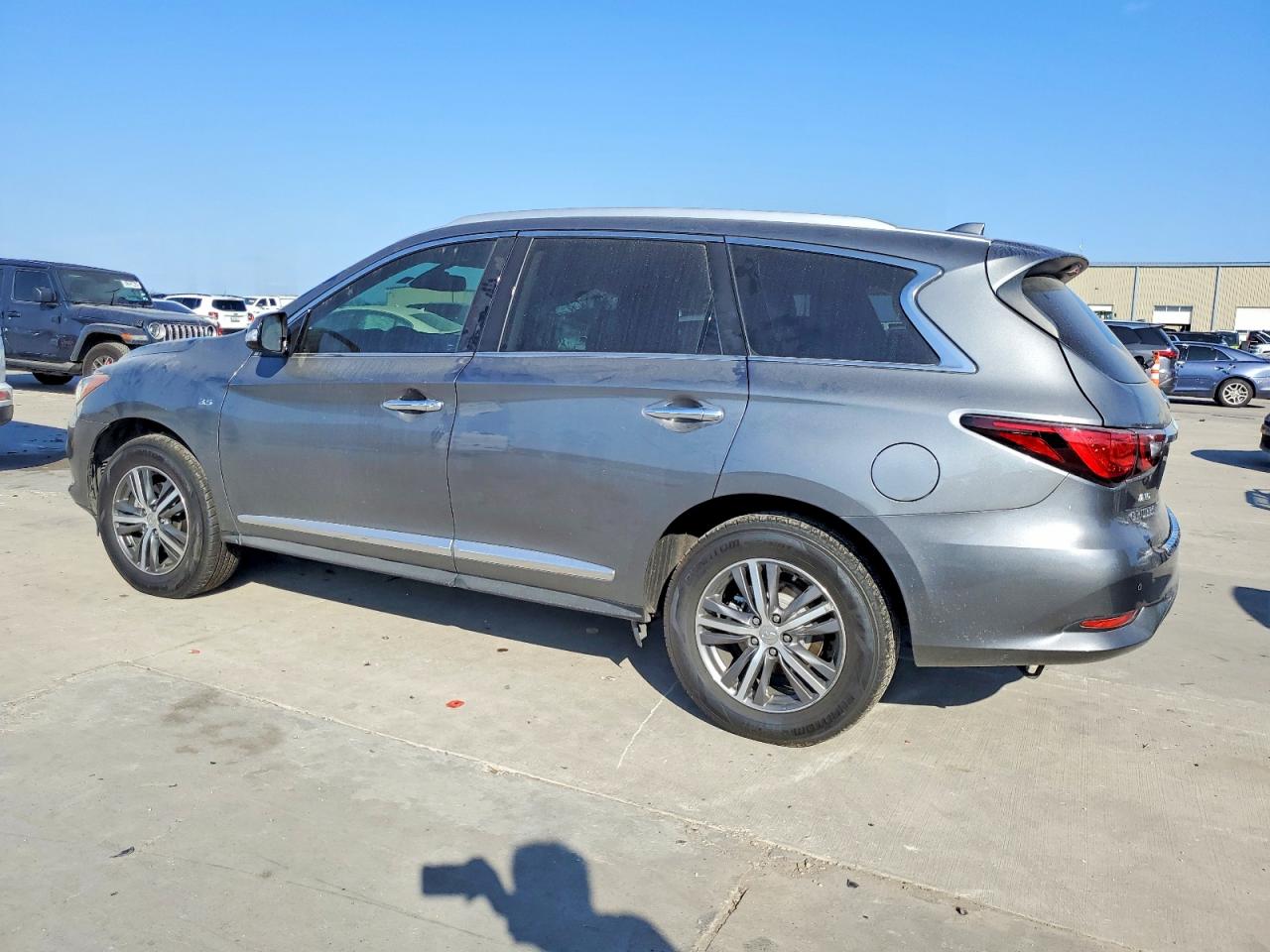2020 INFINITI QX60 LUXE photo 2