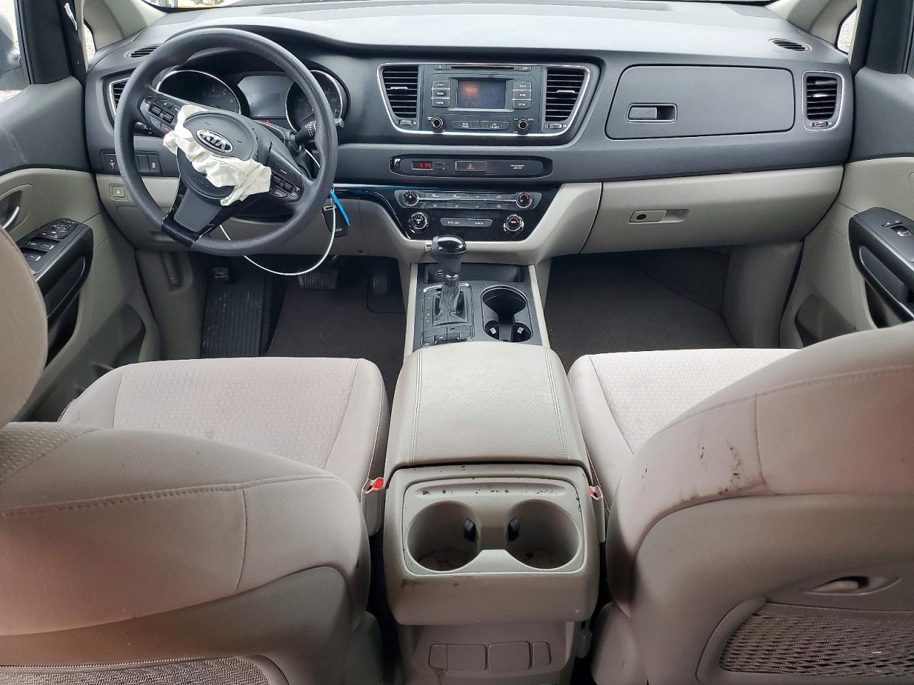 2017 KIA SEDONA LX photo 8