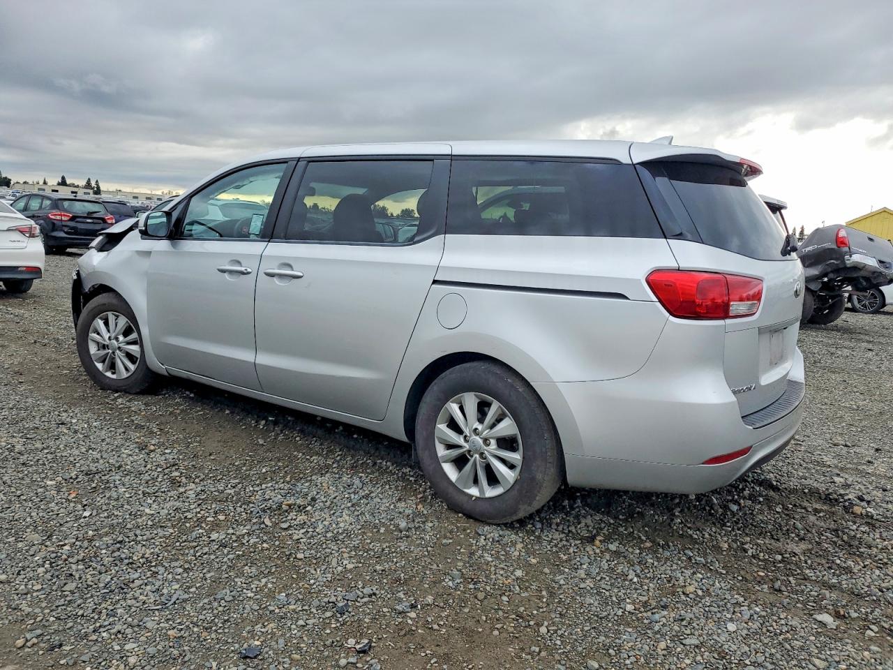 2017 KIA SEDONA LX photo 2