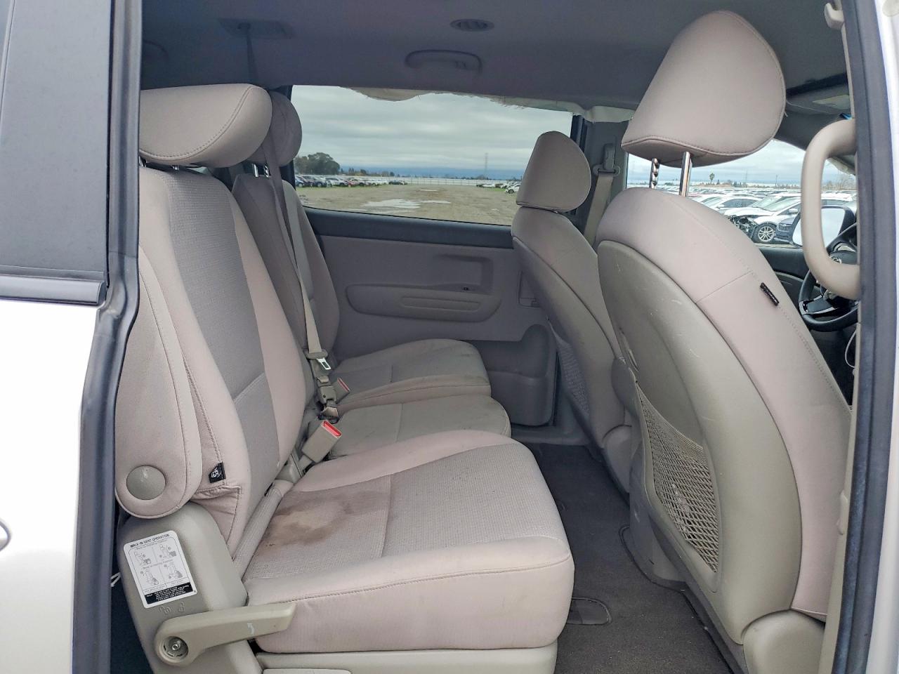 2017 KIA SEDONA LX photo 11
