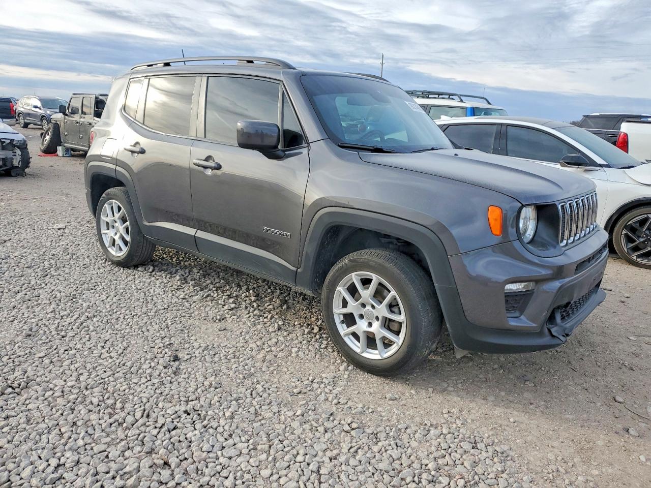 2020 JEEP RENEGADE LATITUDE photo 4