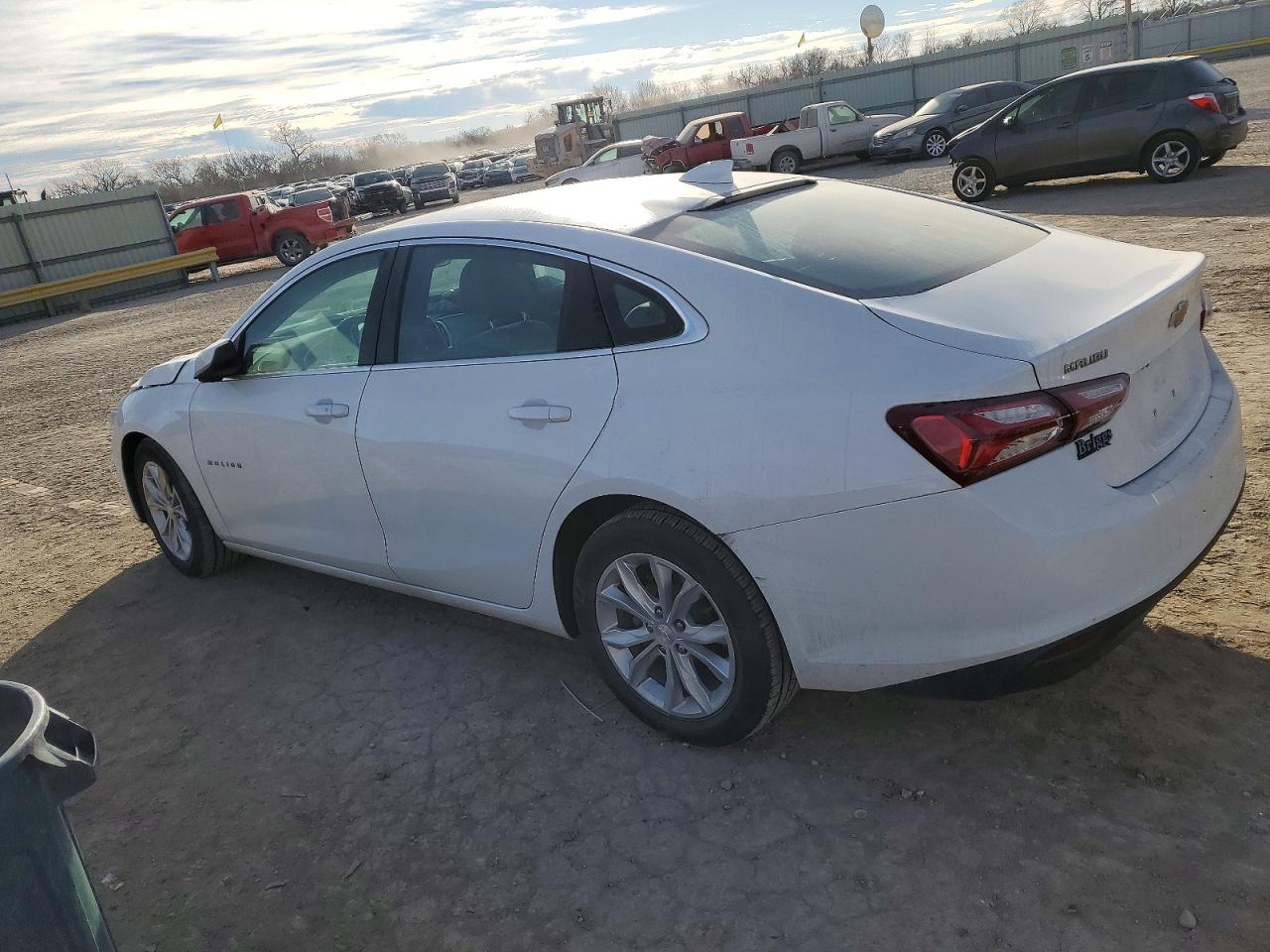2020 CHEVROLET MALIBU LT photo 2