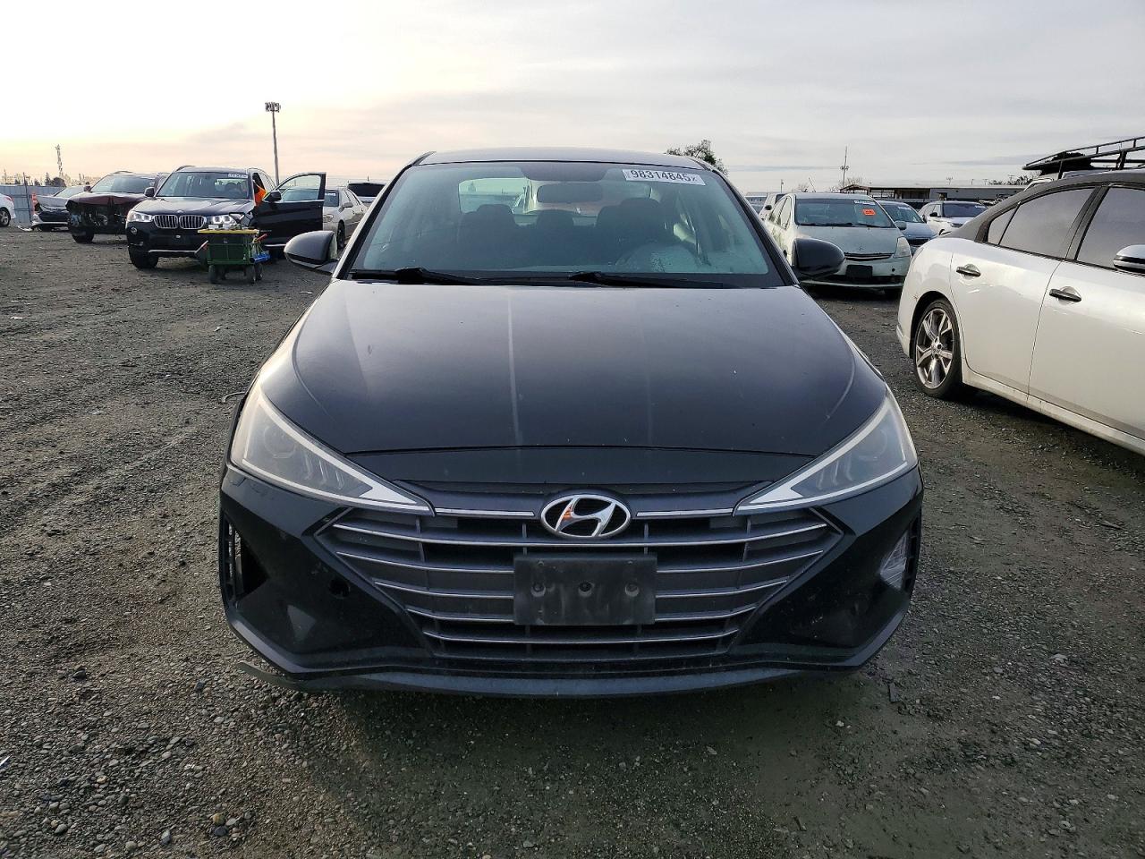 2019 HYUNDAI ELANTRA SE photo 5