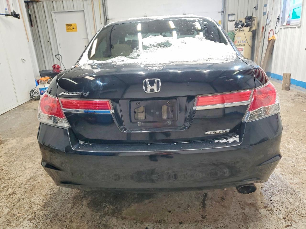 2011 HONDA ACCORD photo 6
