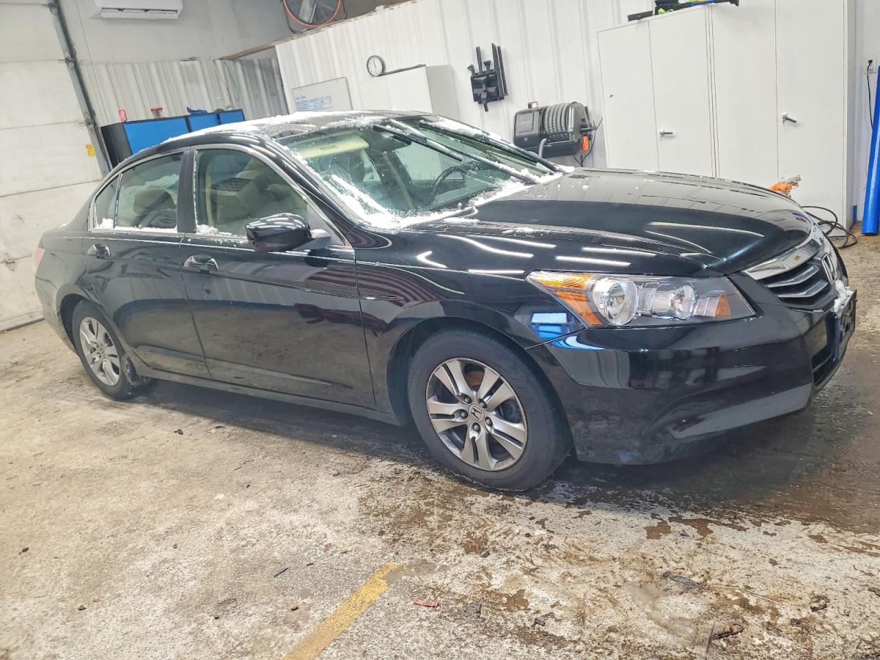 2011 HONDA ACCORD photo 4