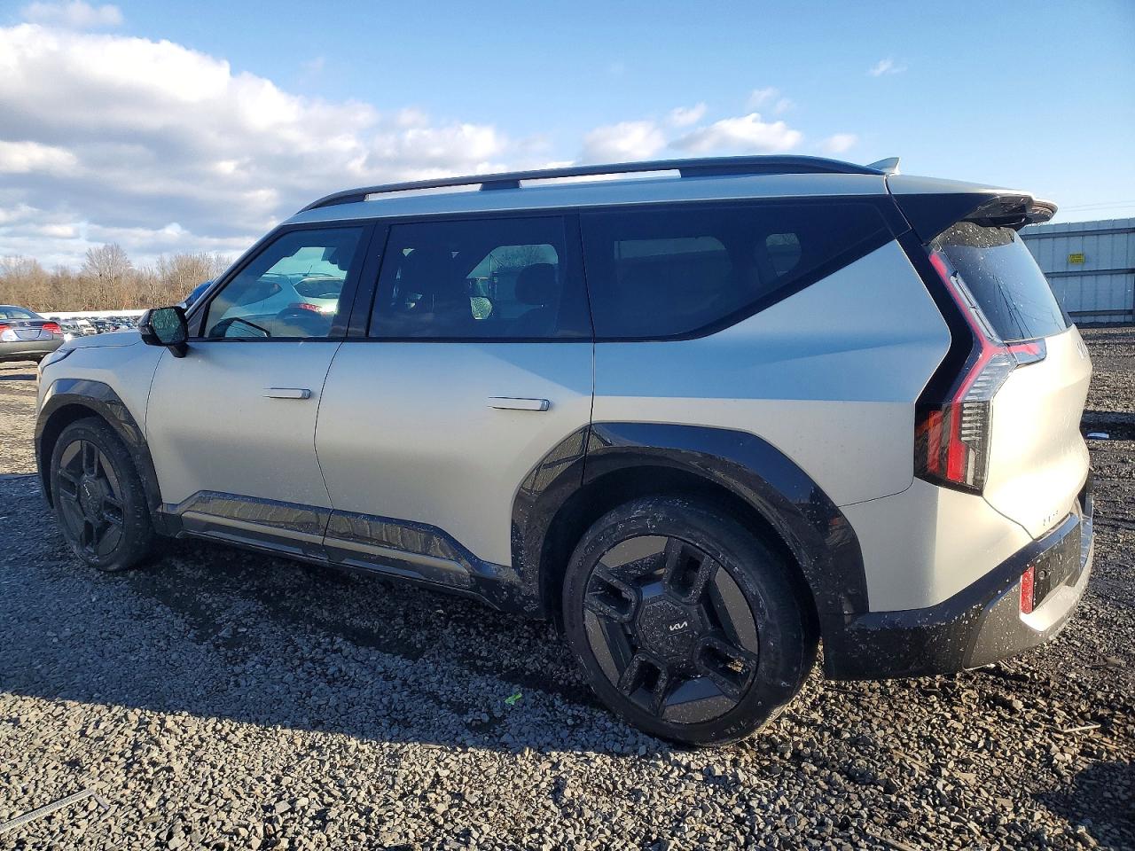 2024 KIA EV9 GT LINE photo 2