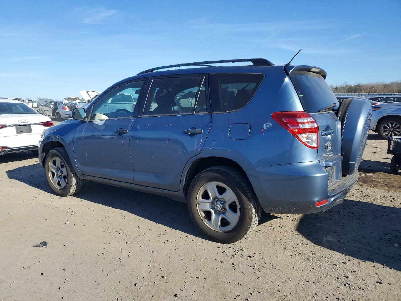2012 TOYOTA RAV4 photo 2