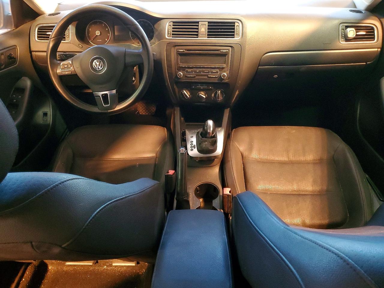2012 VOLKSWAGEN JETTA SE photo 8