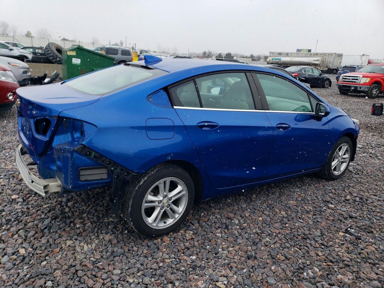 2017 CHEVROLET CRUZE LT photo 3