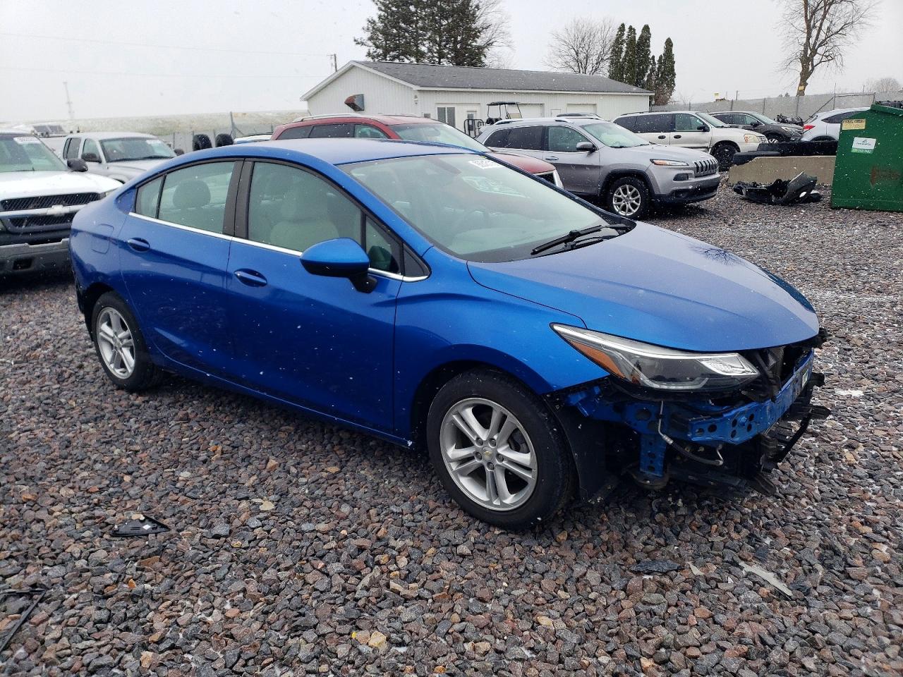 2017 CHEVROLET CRUZE LT photo 4