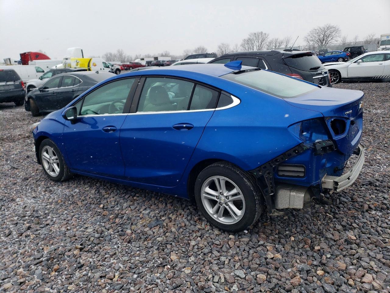 2017 CHEVROLET CRUZE LT photo 2