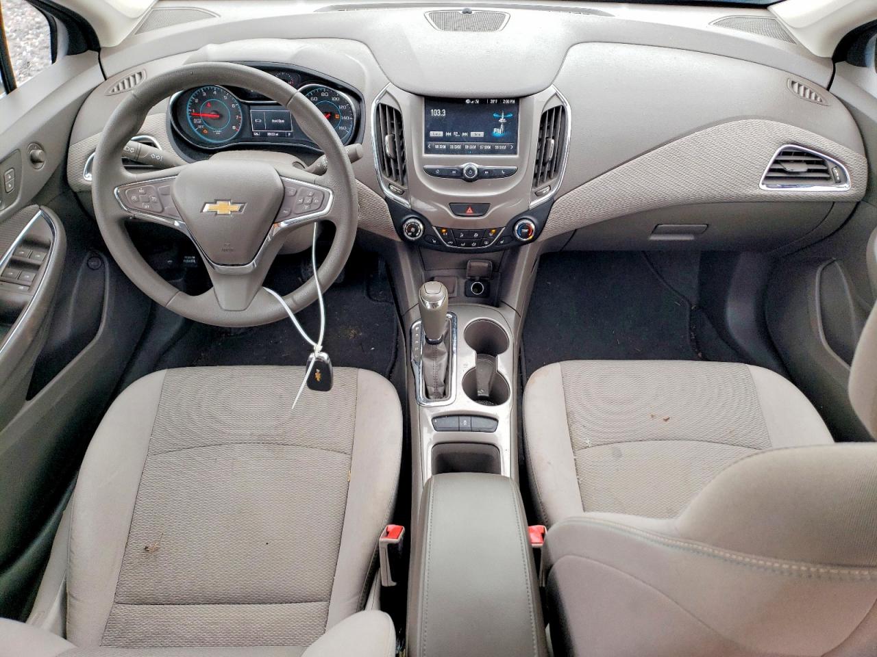 2017 CHEVROLET CRUZE LT photo 8