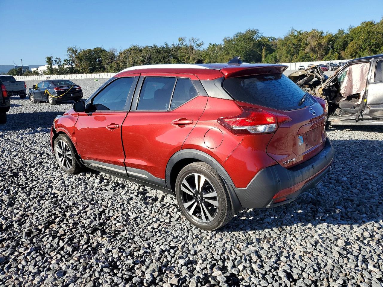 2020 NISSAN KICKS SR photo 2
