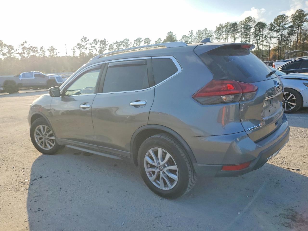 2018 NISSAN ROGUE S photo 2