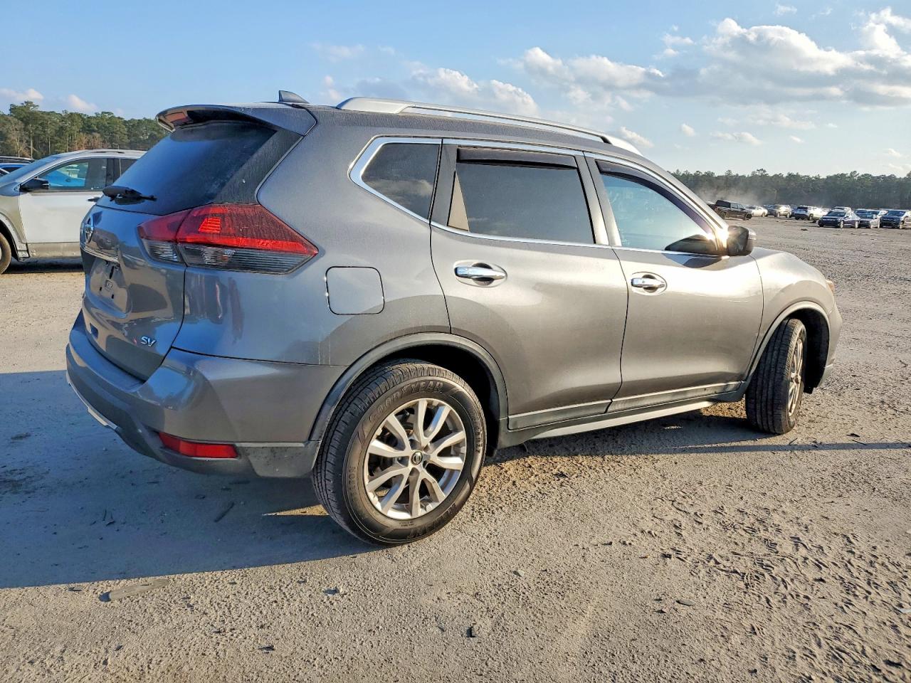 2018 NISSAN ROGUE S photo 3