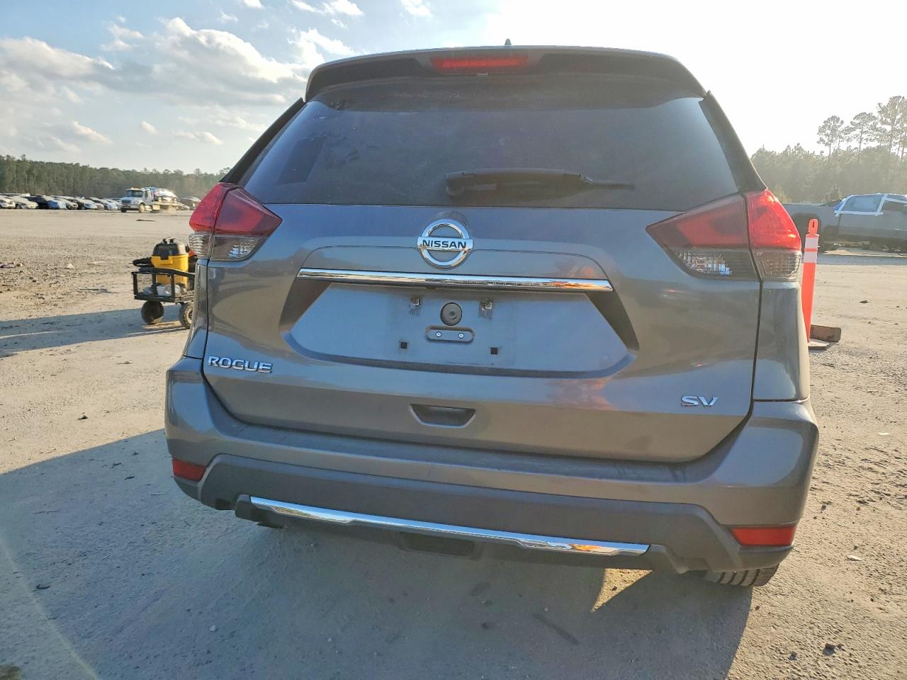 2018 NISSAN ROGUE S photo 6