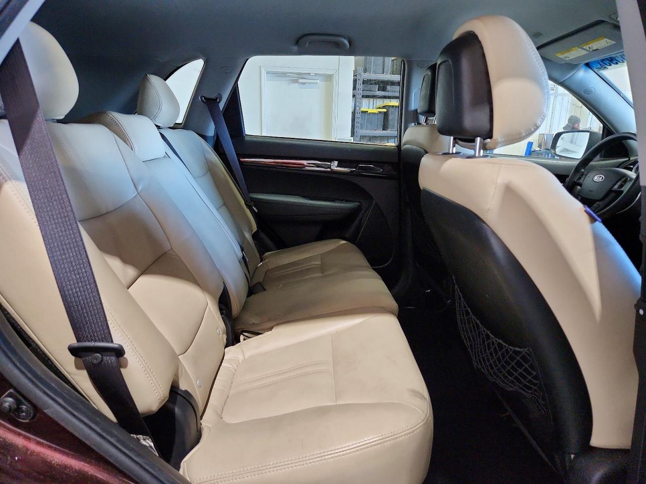 2011 KIA SORENTO BASE photo 31