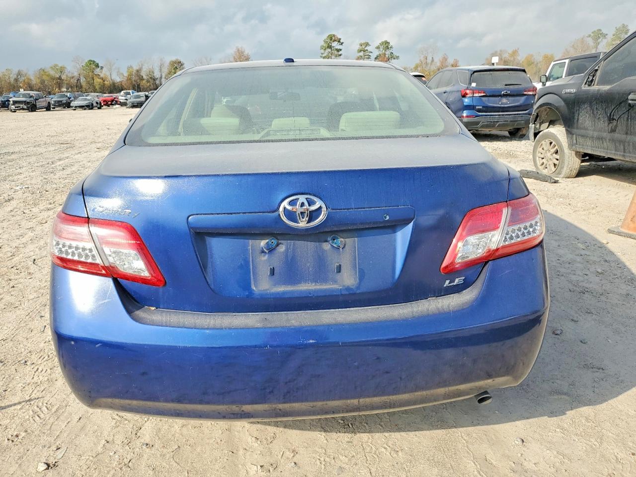 2011 TOYOTA CAMRY BASE photo 6