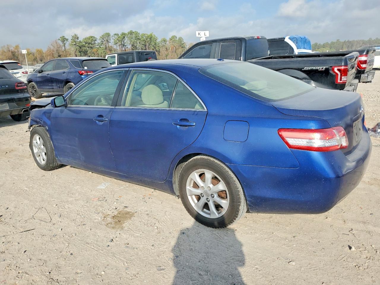2011 TOYOTA CAMRY BASE photo 2