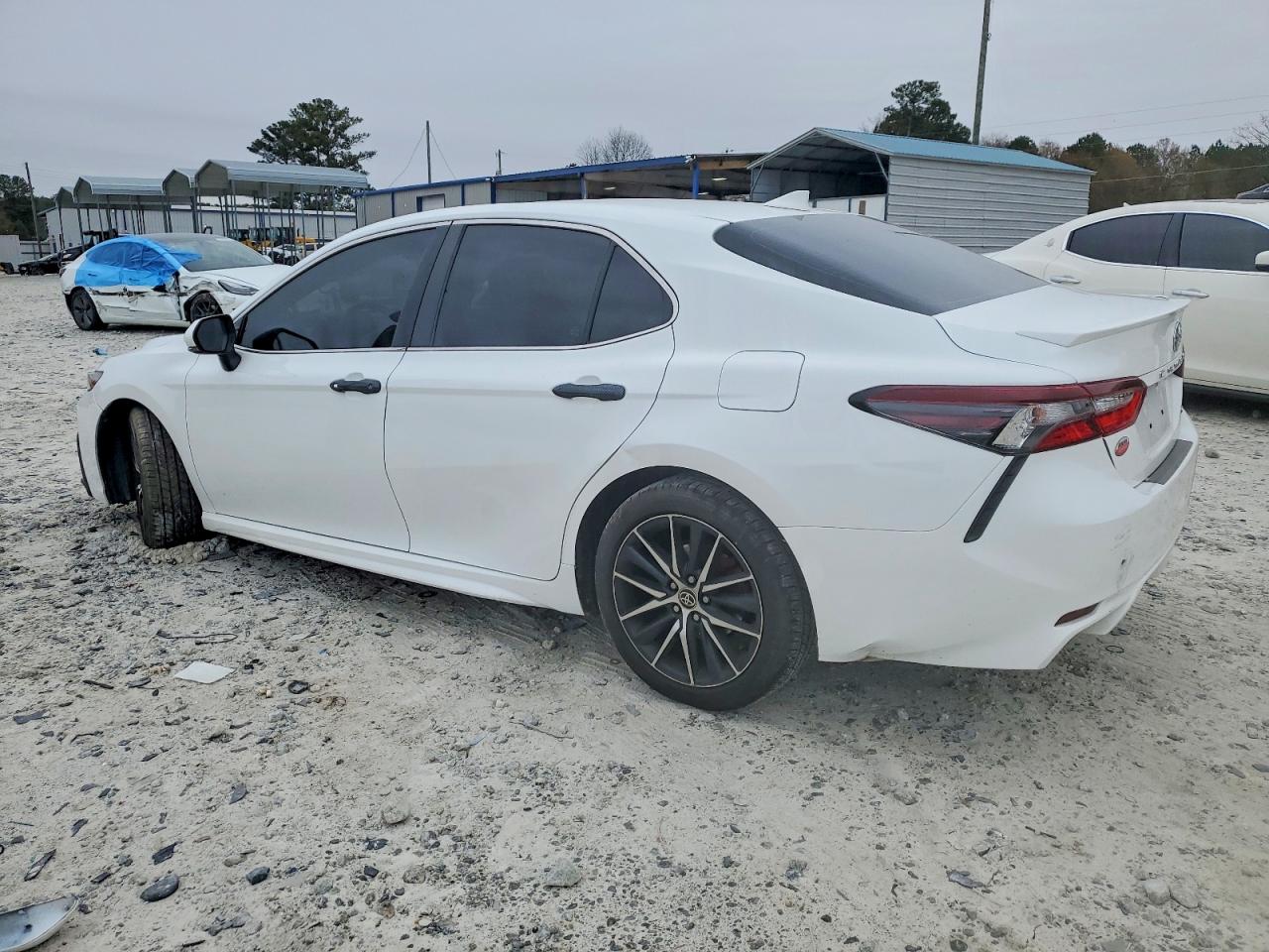 2022 TOYOTA CAMRY SE photo 3