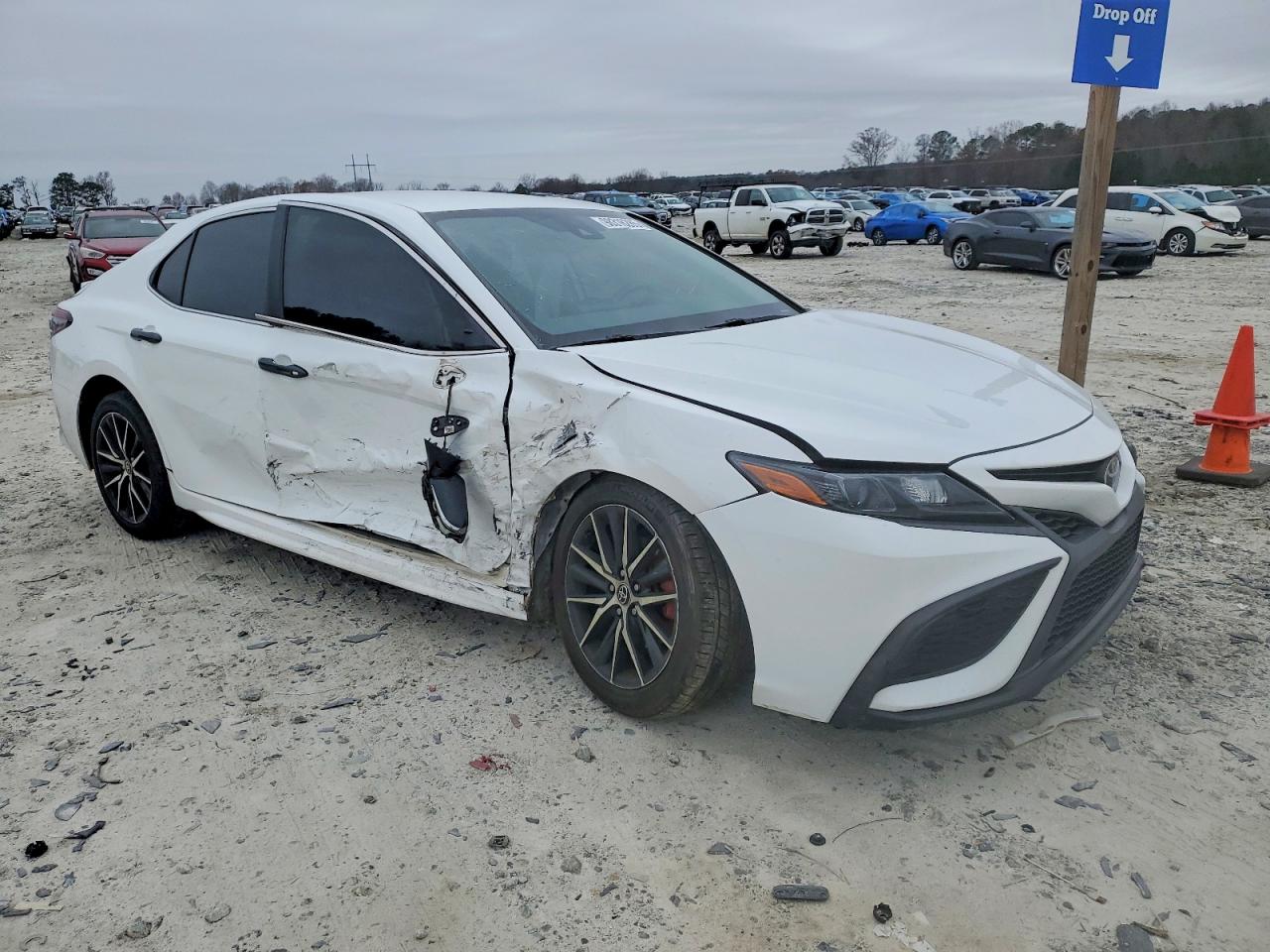 2022 TOYOTA CAMRY SE photo 7
